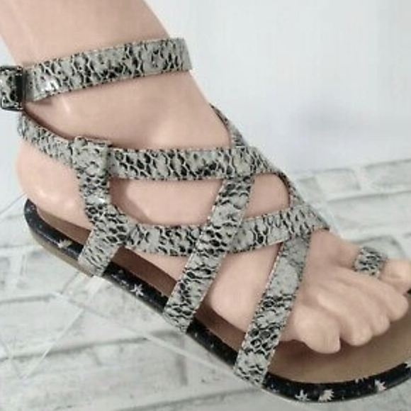 Perfect Gift 4 Mom - Timeless Sandals Size 7 & 9 (F) - Picture 4 of 6